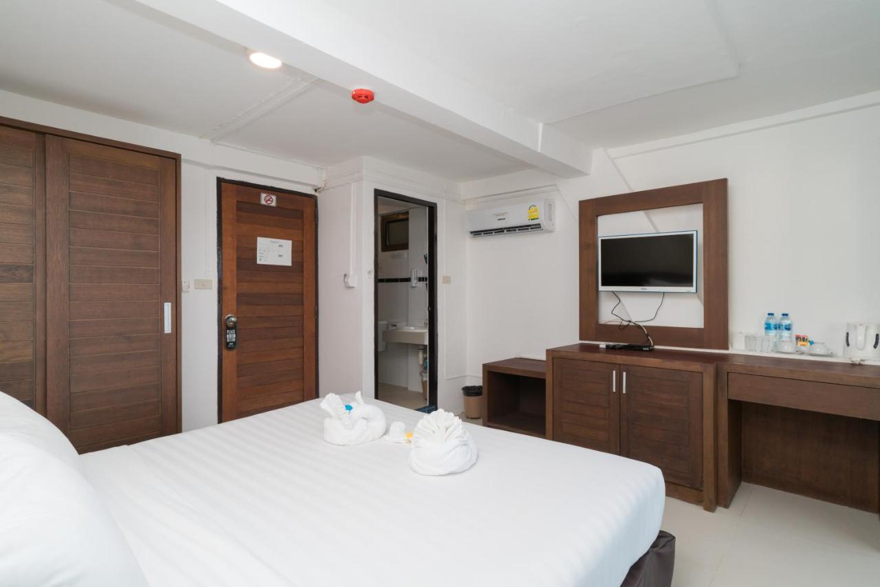 Hotel Destination Patong Esterno foto